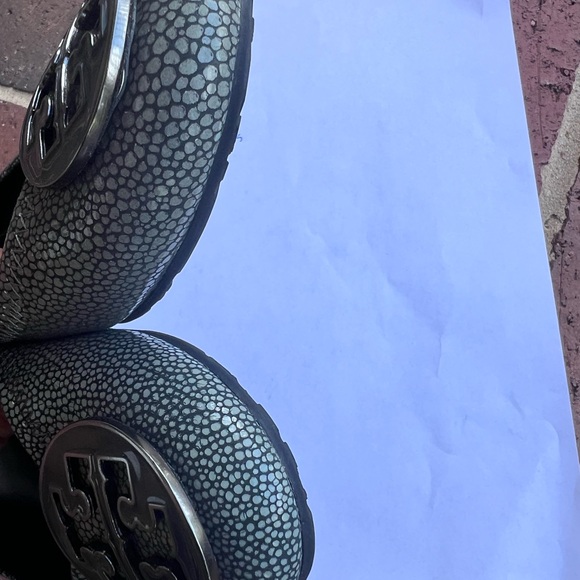 TORY BURCH used excellent Reva Gray Stingray Leather Logo Ballet Flats Size 7.5 - Picture 7 of 9